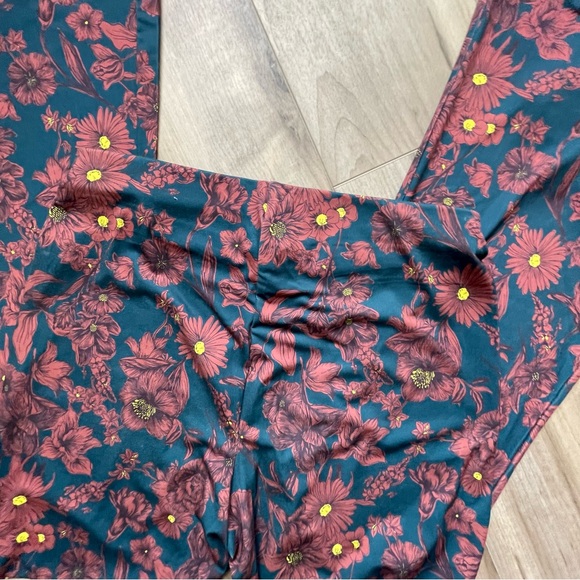 Industry Womens Floral Bell Bottom Pants Stretchy Size M elastic waist stretchy - Picture 3 of 3